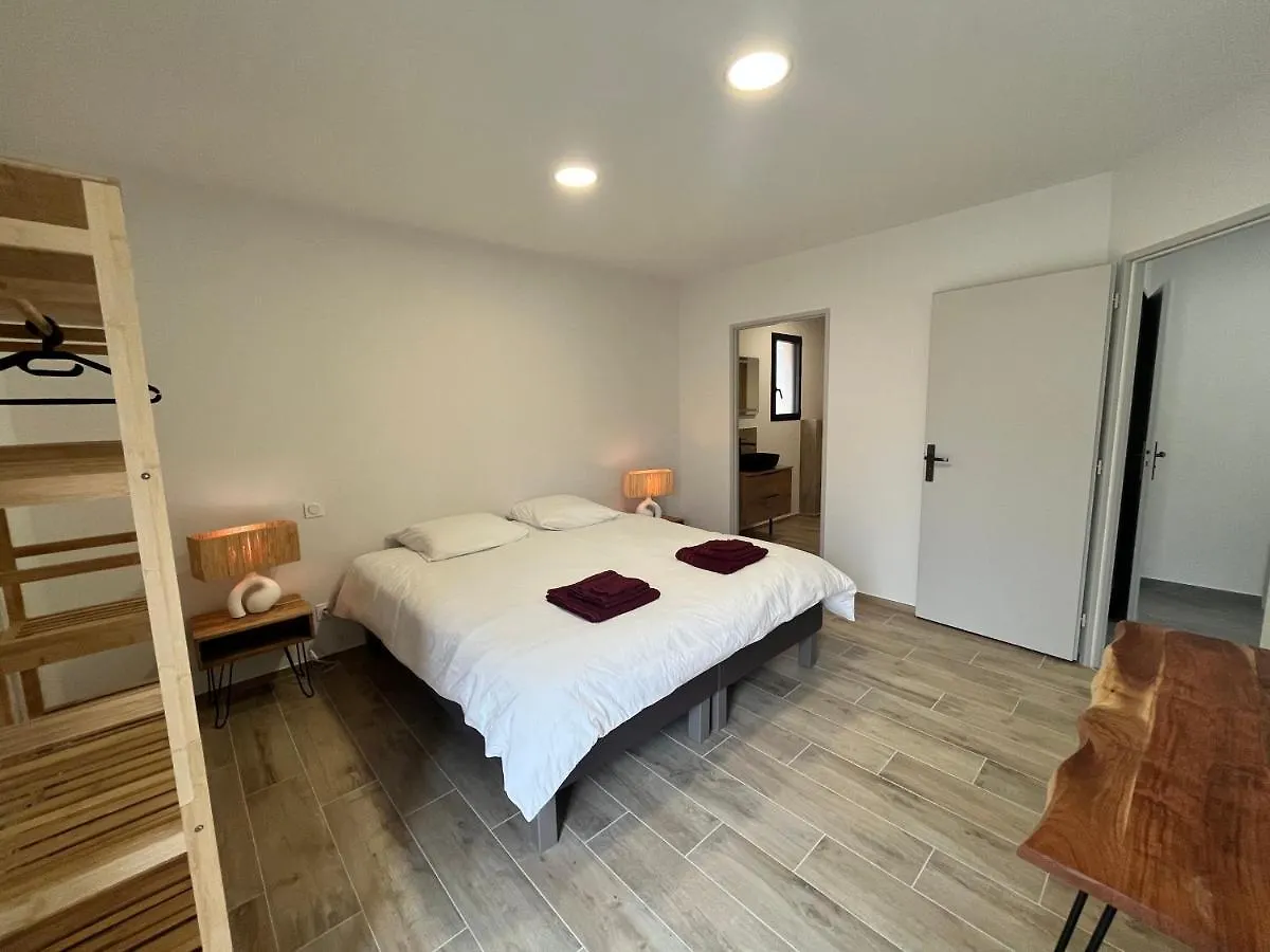 Villa Les Vieux Chenes contacts